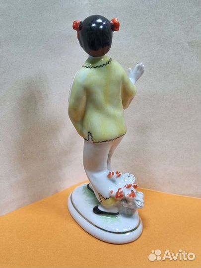 Статуэтка фарфоровая ссср