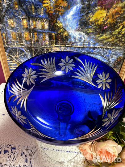 Ваза на ножке резное кобальтовое стекло