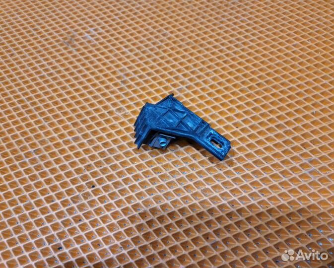 Кронштейн левый Audi A4 Iv B8 cdhb 2009