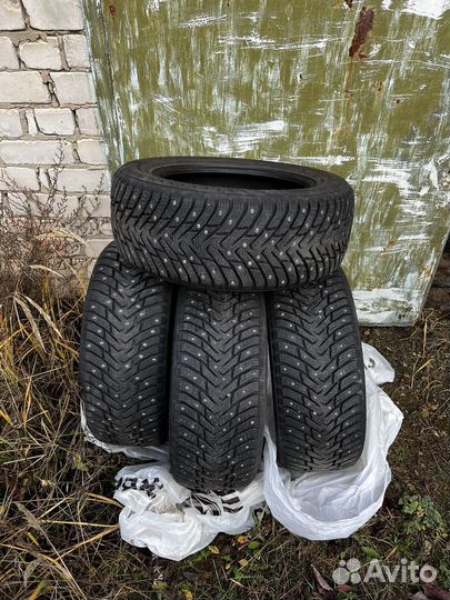 Nokian Tyres Hakkapeliitta 8 215/55 R16 97