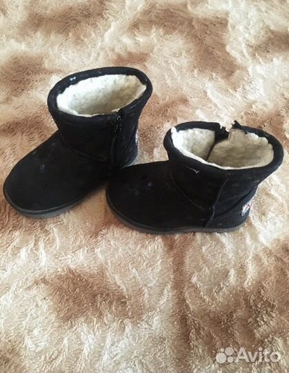 Зимний комбинезон для девочки с сапожками