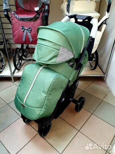 Прогулочная коляска новая