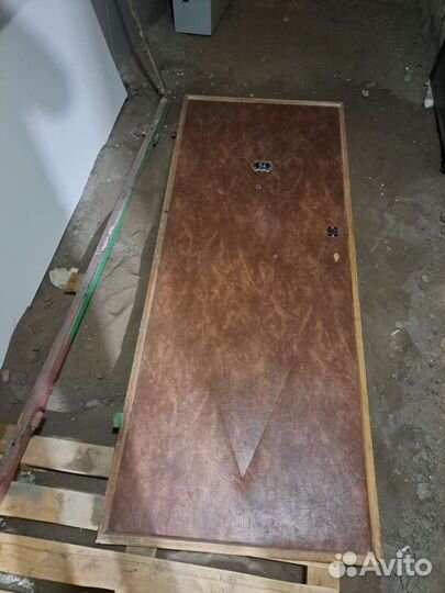 Металлическая дверь бу