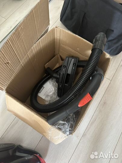 Пылесос новый 1800W