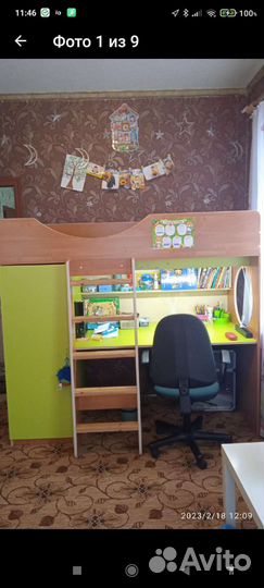 Детская кровать чердак со столом и шкафом