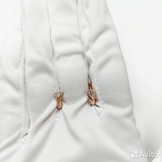 Золотые серьги с камнем