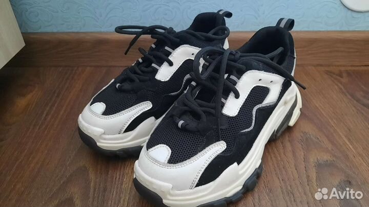 Кроссовки женские