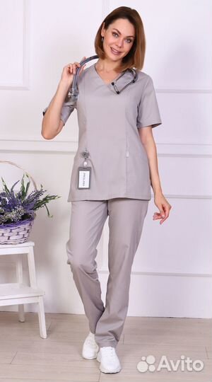 Медицинский костюм женский новый 46