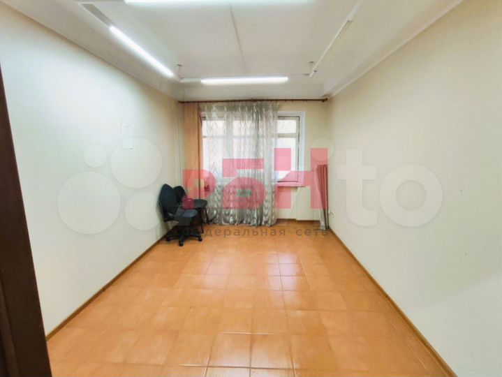 Офис в центре с отдельным входом на первой линии