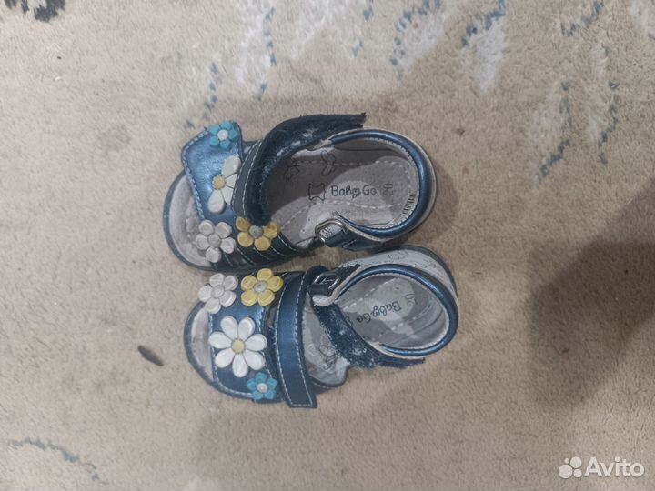 Обувь и шапочки, носочки для девочки