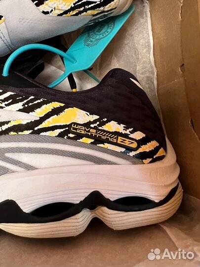 Кроссовки волейбольные Mizuno Wave Lightning Z7