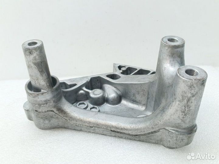 Кронштейн двигателя Volkswagen Tiguan 2 1.6D DGD