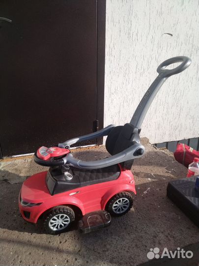 Детская машинка каталка с ручкой