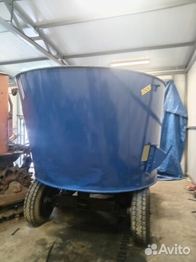 Миксер-кормораздатчик НОЭЗНО-Сельмаш КИС-8Б, 2015