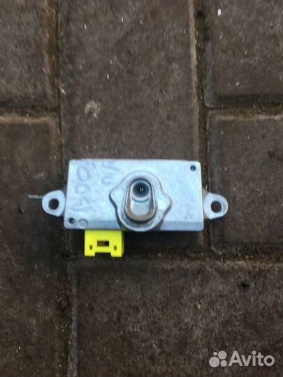 Датчик удара передний правый Bmw 7 E65 4.4 2003