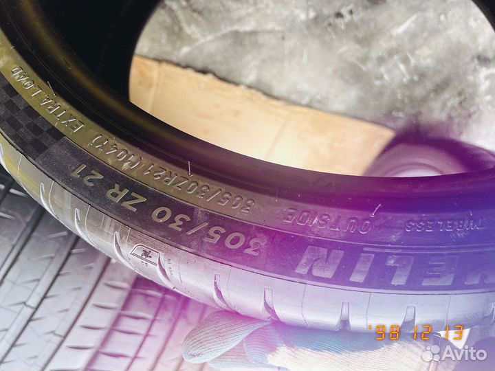 Michelin Pilot Sport 4 S 265/35 R21 и 305/30 R21