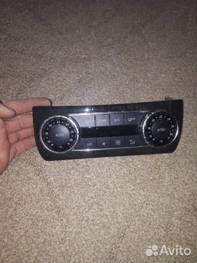 Деревянная консоль на климат контроль мерседес cls