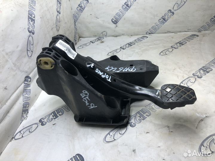 Педаль тормоза Skoda Fabia