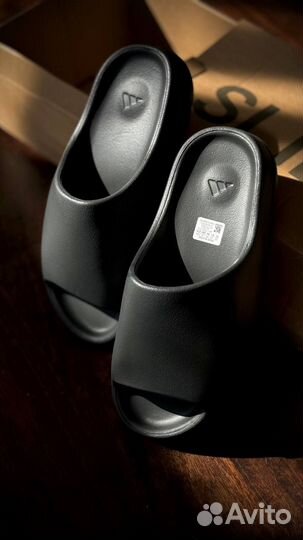 Шлепки Adidas Yeezy Slide черные