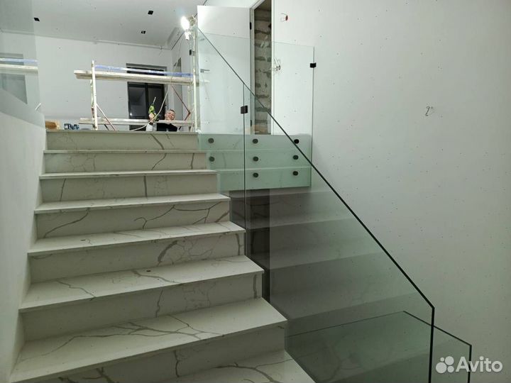 Стеклянные перила для лестниц