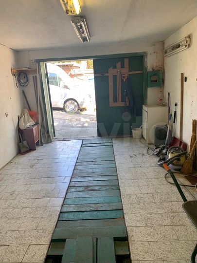 Гараж, > 30 м²