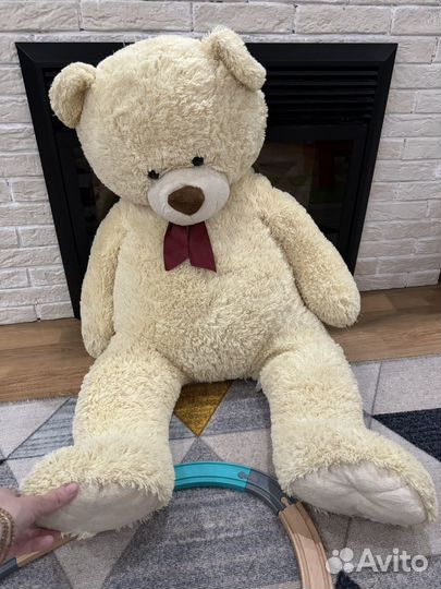 Большой плюшевый мишка