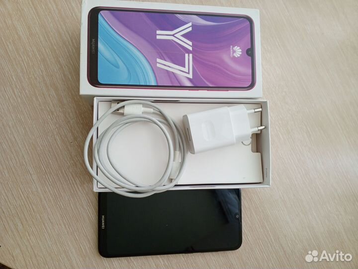 HUAWEI Y7 (2019), 4/64 ГБ