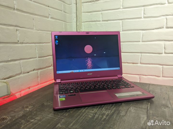 Игровой розовый ноутбук Acer i5/hdd500/12gb/740m