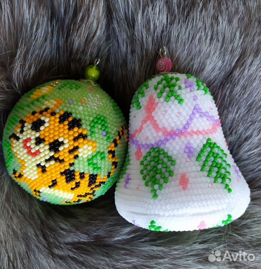 Ёлочные игрушки из бисера:шары,звёзды,колокольчики