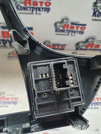 Рамка магнитолы Toyota Prius хэтчбек III XW30 1.8