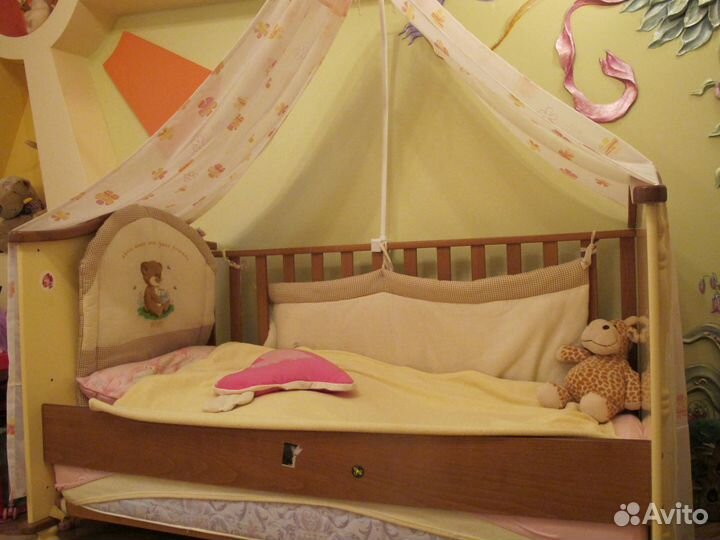 Мебель из натурального дерева, детская. Греция