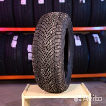 Kumho Solus 4S HA32 215/55 R17