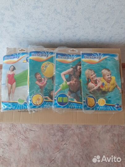 Нарукавники,жилет,мяч,матрац