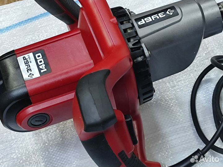 Миксер строительный Зубр 1400