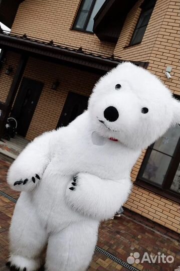 Ростовой белый медведь