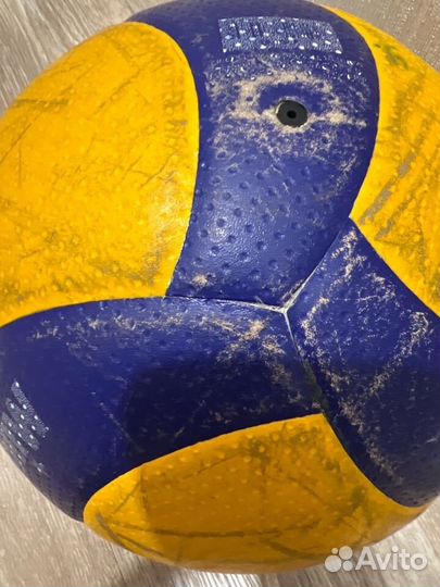 Волейбольный мяч mikasa v200w бу