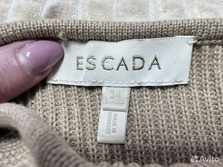 Трикотажный женский жилет Escada оригинал р42-44