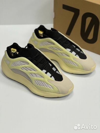 Кроссовки adidas yeezy 700 (42)