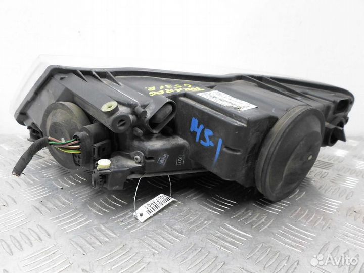 Фара правая Volkswagen Touareg