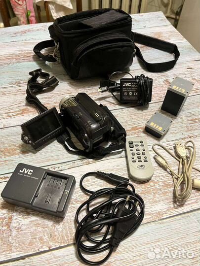 Видео камера jvc everio 30gb +аккумулятор+чехол