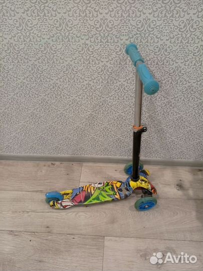 Самокат трехколесный