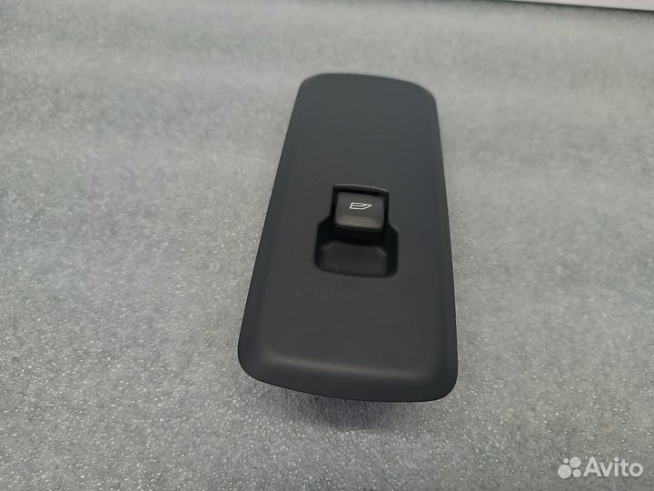 Кнопка переднего L стеклоподъемника Land Rover