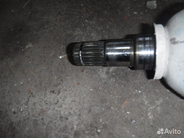 Привод передний правый Toyota Corolla 151 1ZR 2011