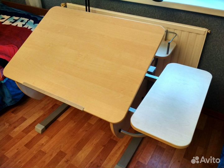 Растущая парта Дэми для школьника со стулом