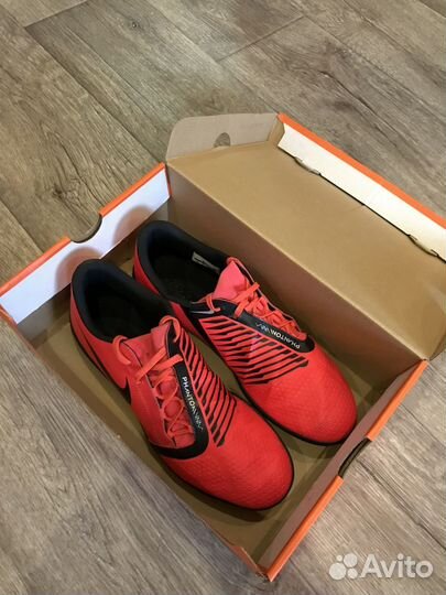 Футзалки Nike Phantom