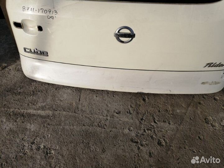 Дверь багажника Nissan Cube Z11