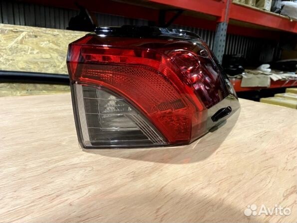 Фонарь задний правый Toyota Rav 4 Xa 50