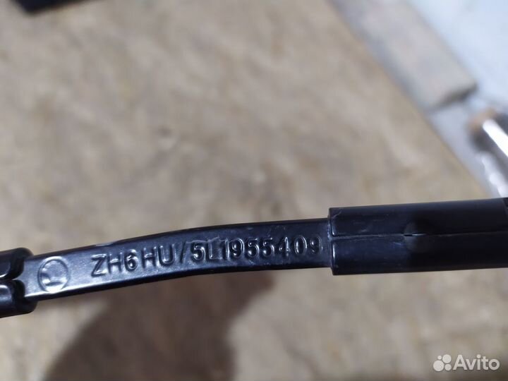 Рычаг стеклоочистителя передний левый Skoda Yeti