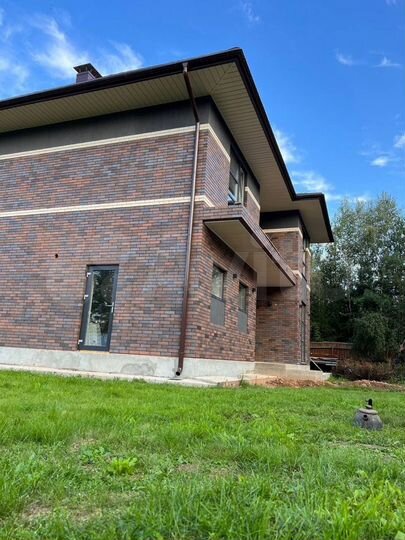 Коттедж 250 м² на участке 8 сот.