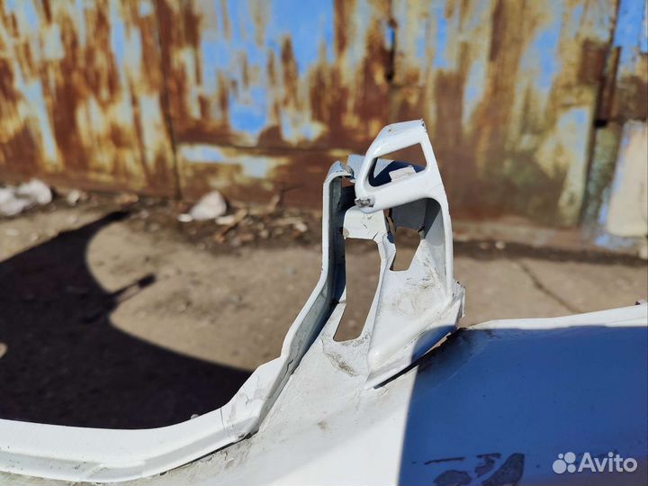 Передний бампер Skoda rapid под восстановление